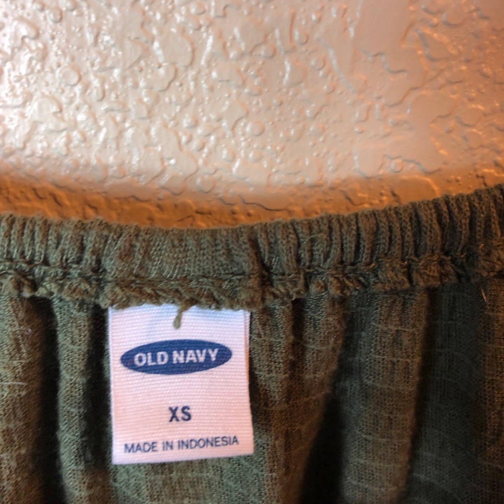 🛍 Old Navy Green Plum Blouse - Picture 5 of 6